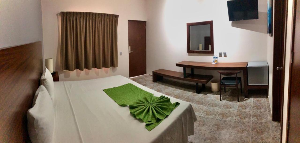 Hotel Del Camino Real El Grullo エクステリア 写真